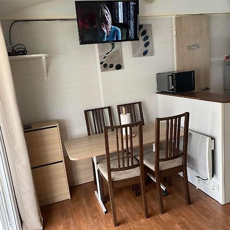 Mobil-Home 4/6 Personnes , Terrasse Couverte ,Piscine Chauffee . Biville-sur-Mer Luaran gambar