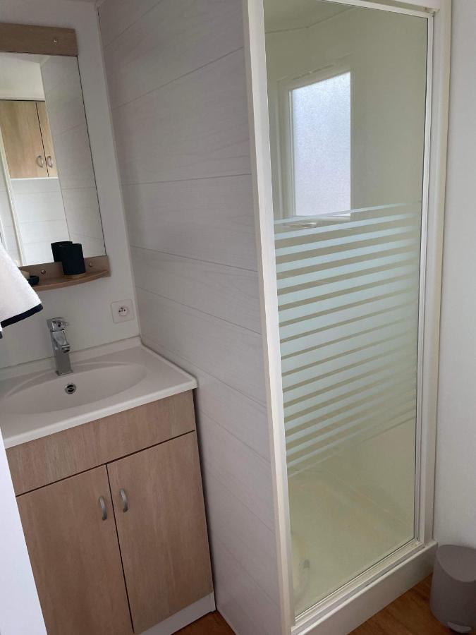 Mobil-Home 4/6 Personnes , Terrasse Couverte ,Piscine Chauffee . Biville-sur-Mer Luaran gambar