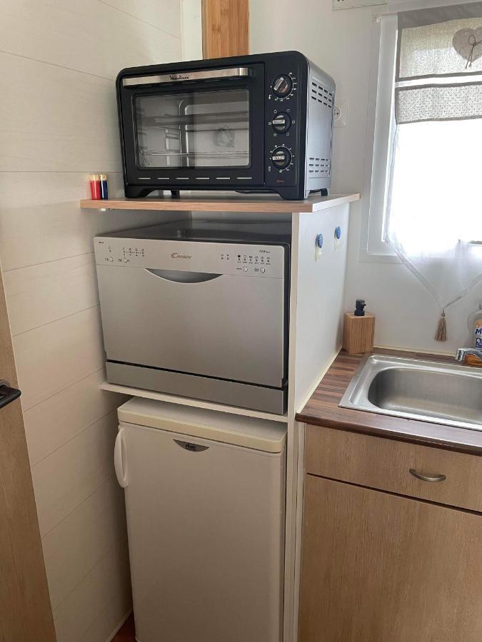 Mobil-Home 4/6 Personnes , Terrasse Couverte ,Piscine Chauffee . Biville-sur-Mer Luaran gambar
