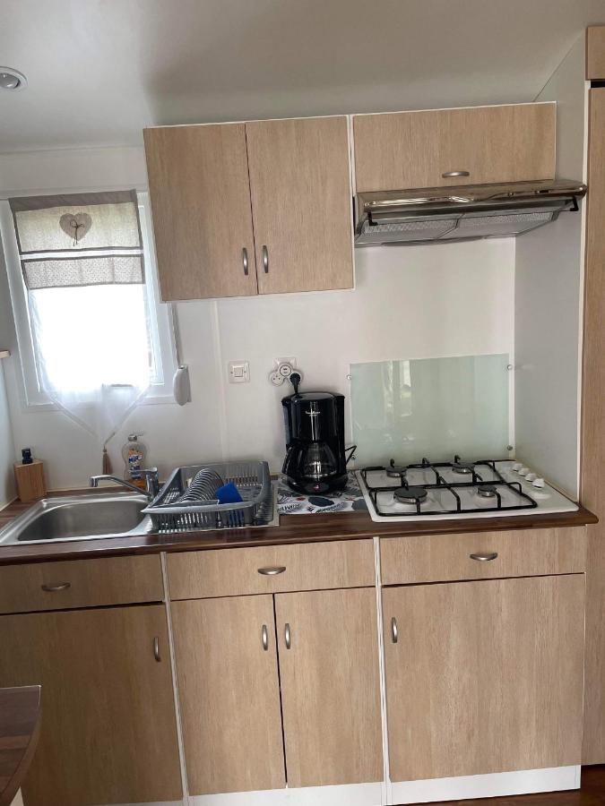 Mobil-Home 4/6 Personnes , Terrasse Couverte ,Piscine Chauffee . Biville-sur-Mer Luaran gambar